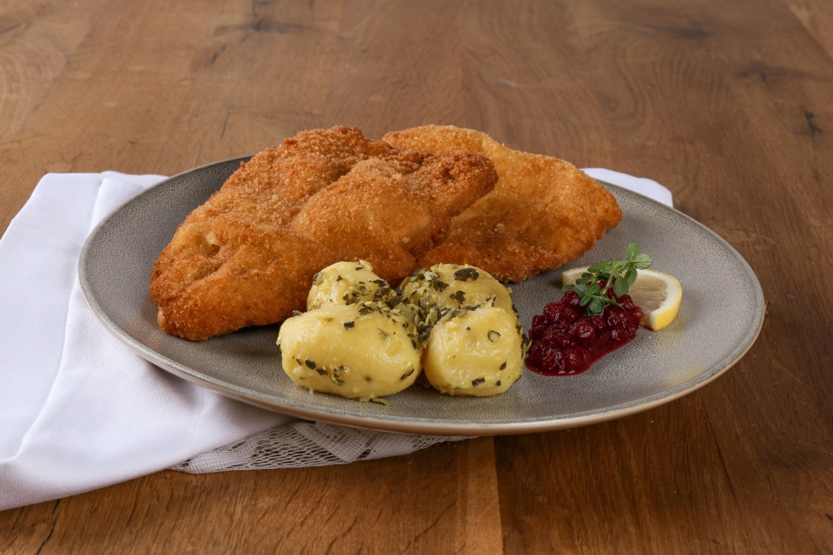 Schweineschnitzel mit Kürbiskernkartoffeln - Vulcano Schinkenmanufaktur